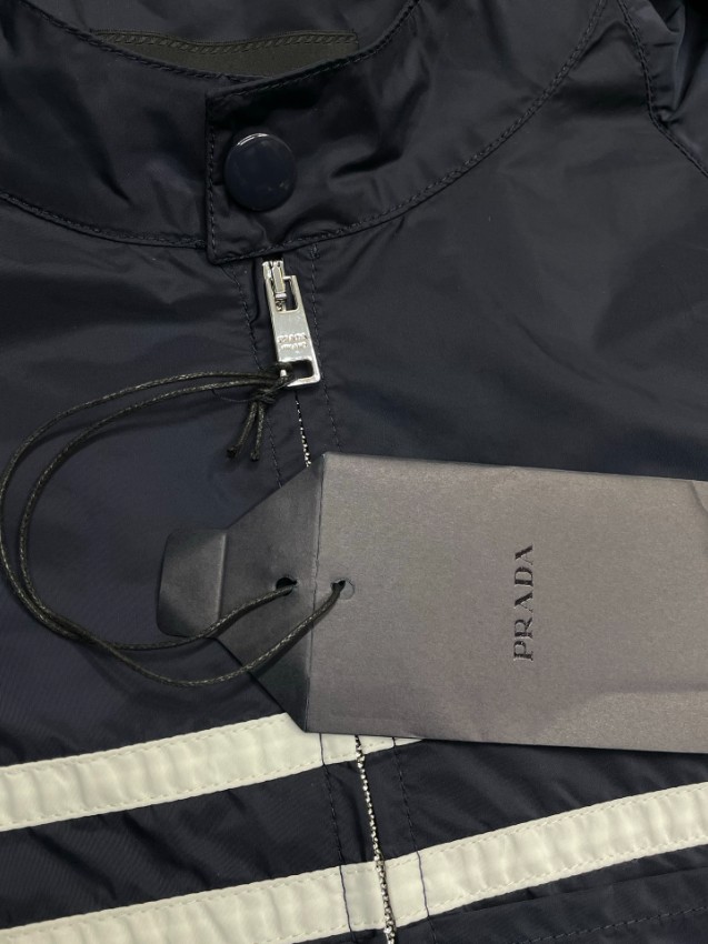 プラダ ナイロン ジップアップジャケット 2025新作 高再現度 スーパーコピー 優良サイト 通気 快適な着心地 高評価 口コミ多数 安心サイト_5