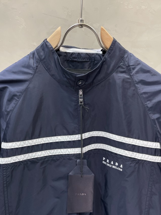 プラダ ナイロン ジップアップジャケット 2025新作 高再現度 スーパーコピー 優良サイト 通気 快適な着心地 高評価 口コミ多数 安心サイト_3