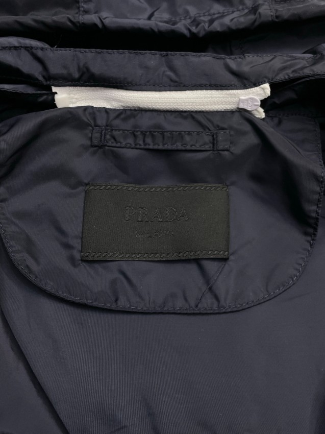 プラダ ナイロン ジップアップジャケット 2025新作 高再現度 スーパーコピー 優良サイト 通気 快適な着心地 高評価 口コミ多数 安心サイト_6