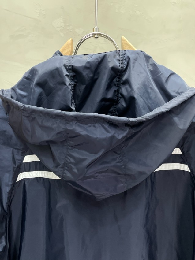 プラダ ナイロン ジップアップジャケット 2025新作 高再現度 スーパーコピー 優良サイト 通気 快適な着心地 高評価 口コミ多数 安心サイト_4