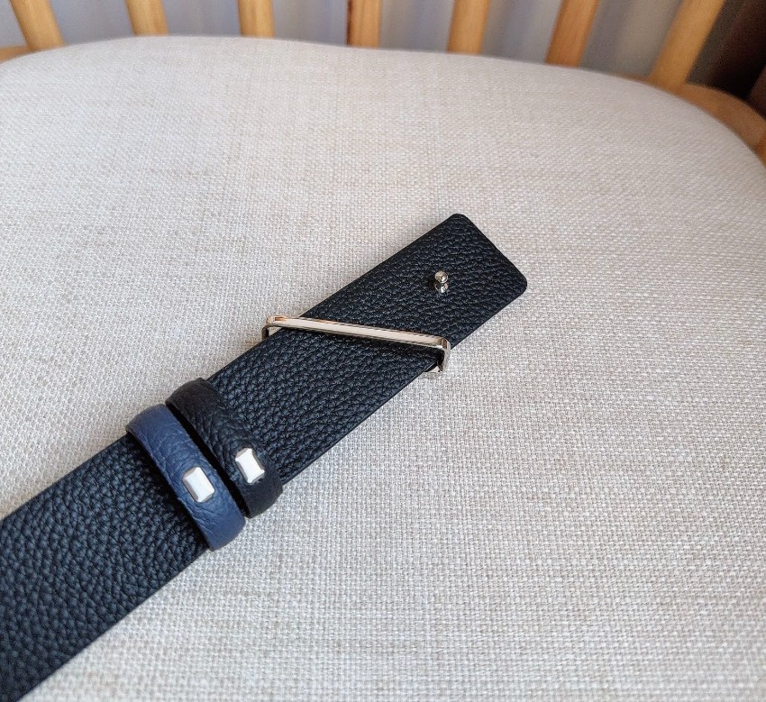 プラダ ロゴバックル ベルト 2025新作 ブルーレザー 上質感漂う 精密ディテール 職人技術再現 コピー 高級感仕上げ 人気モデル_6