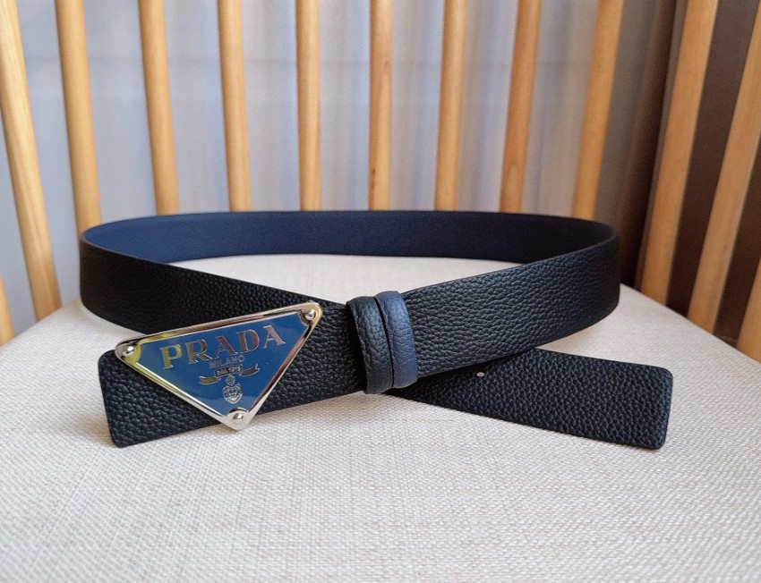プラダ ロゴバックル ベルト 2025新作 ブルーレザー 上質感漂う 精密ディテール 職人技術再現 コピー 高級感仕上げ 人気モデル_4