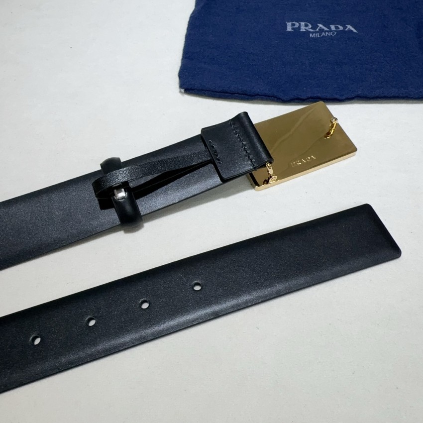 プラダ 型押しレザー ベルト 2025新作 スクエアバックル 高級感仕上げ 精密ディテール 職人技術再現 偽物 リピーター多数の人気モデル_4