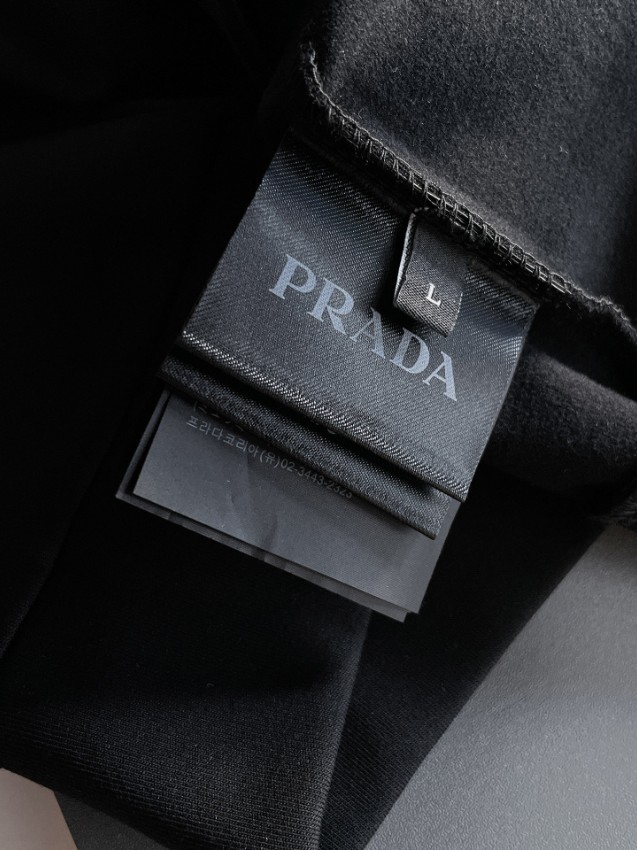 プラダ 激安屋口コミ ロゴスウェットトップス 2025新作 定番モデル 高再現度 高品質仕上げ 快適な着心地 通気性良好 男女兼用 安心サイト_5