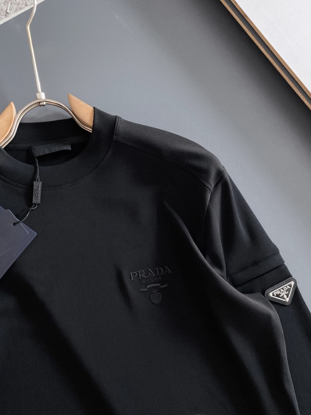プラダ 激安屋口コミ ロゴスウェットトップス 2025新作 定番モデル 高再現度 高品質仕上げ 快適な着心地 通気性良好 男女兼用 安心サイト_1