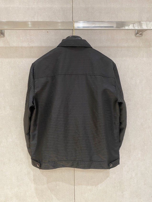 プラダ 格安 ロゴプレートナイロンジャケット 2025新作 定番モデル 高再現度 高品質仕上げ 快適な着心地 男女兼用 安心サイト_3