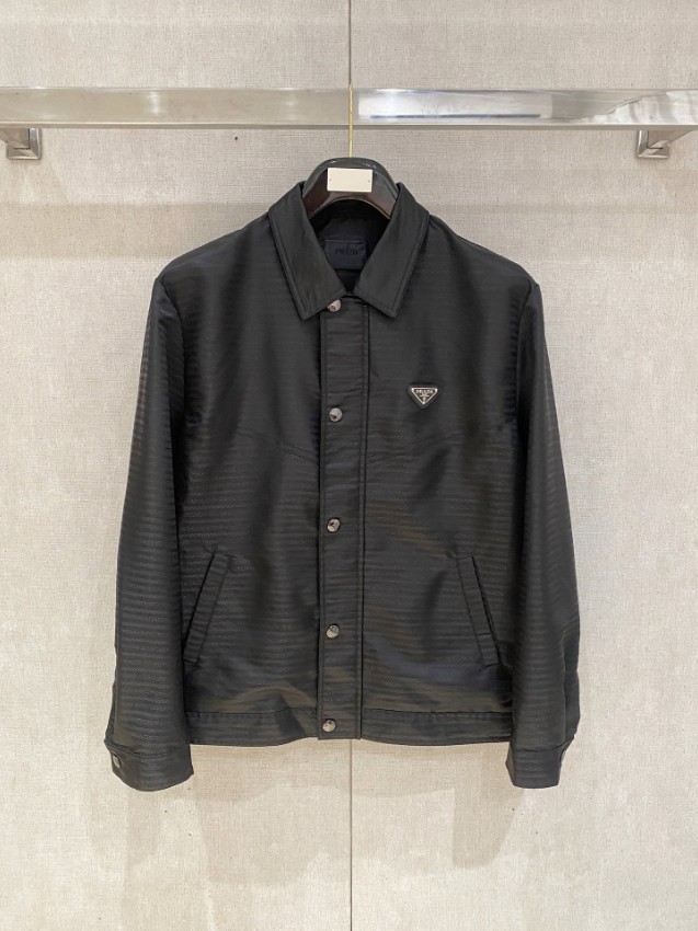 プラダ 格安 ロゴプレートナイロンジャケット 2025新作 定番モデル 高再現度 高品質仕上げ 快適な着心地 男女兼用 安心サイト_1