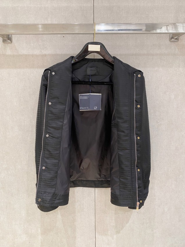 プラダ 格安 ロゴプレートナイロンジャケット 2025新作 定番モデル 高再現度 高品質仕上げ 快適な着心地 男女兼用 安心サイト_2
