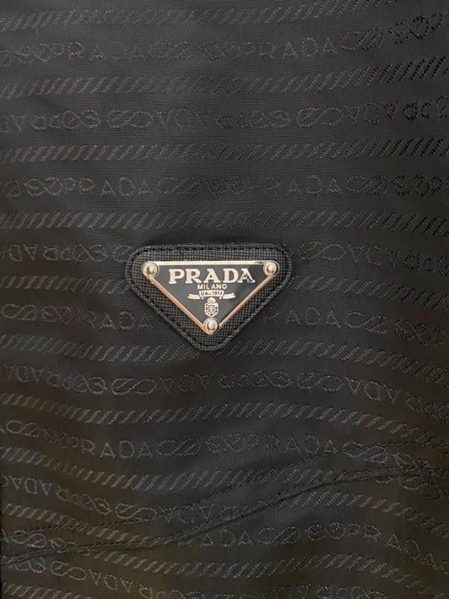 プラダ 格安 ロゴプレートナイロンジャケット 2025新作 定番モデル 高再現度 高品質仕上げ 快適な着心地 男女兼用 安心サイト_6
