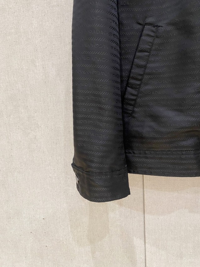 プラダ 格安 ロゴプレートナイロンジャケット 2025新作 定番モデル 高再現度 高品質仕上げ 快適な着心地 男女兼用 安心サイト_8