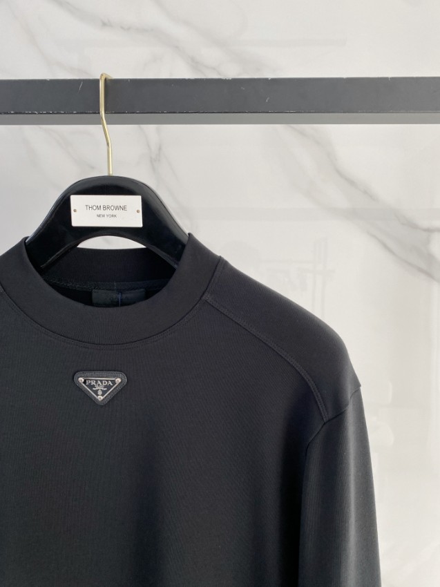 プラダ スーパーコピー 優良サイト ロゴプレート長袖トップス 2025新作 定番モデル 高再現度 高品質仕上げ 快適な着心地 男女兼用 安心サイト_4
