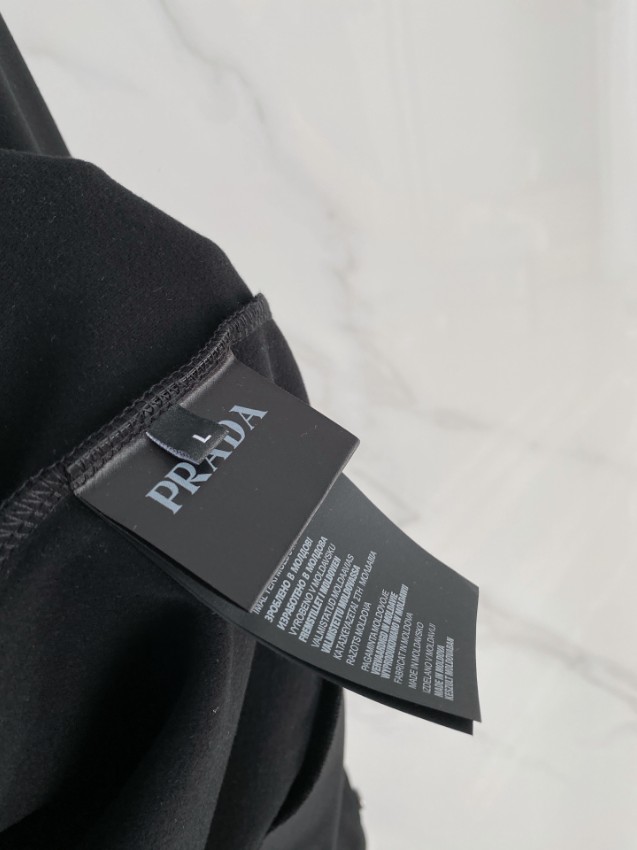 プラダ スーパーコピー 優良サイト ロゴプレート長袖トップス 2025新作 定番モデル 高再現度 高品質仕上げ 快適な着心地 男女兼用 安心サイト_8
