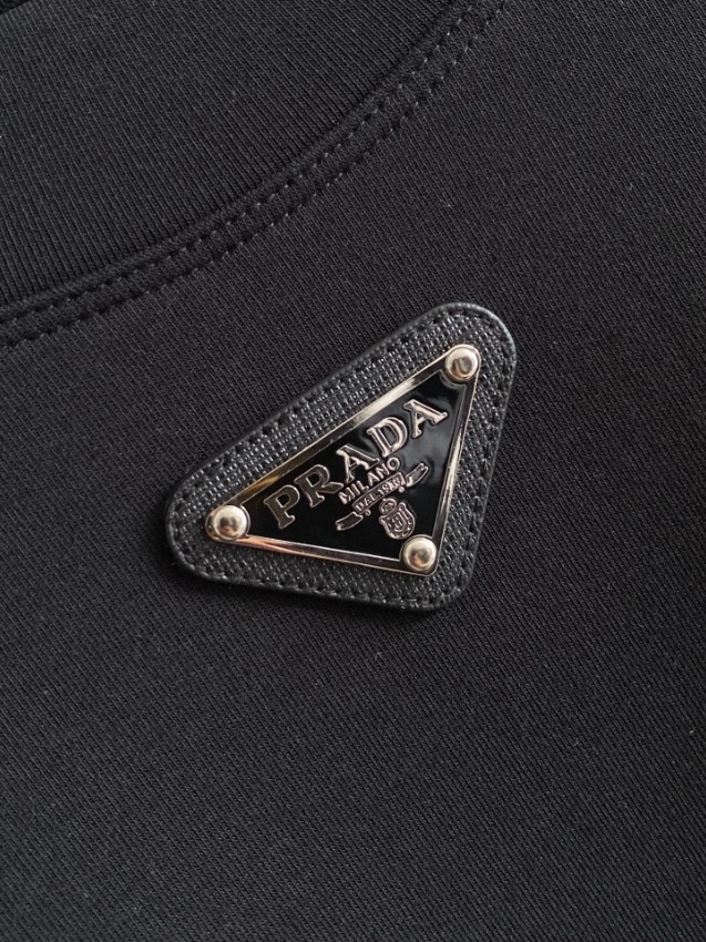 プラダ スーパーコピー 優良サイト ロゴプレート長袖トップス 2025新作 定番モデル 高再現度 高品質仕上げ 快適な着心地 男女兼用 安心サイト_7