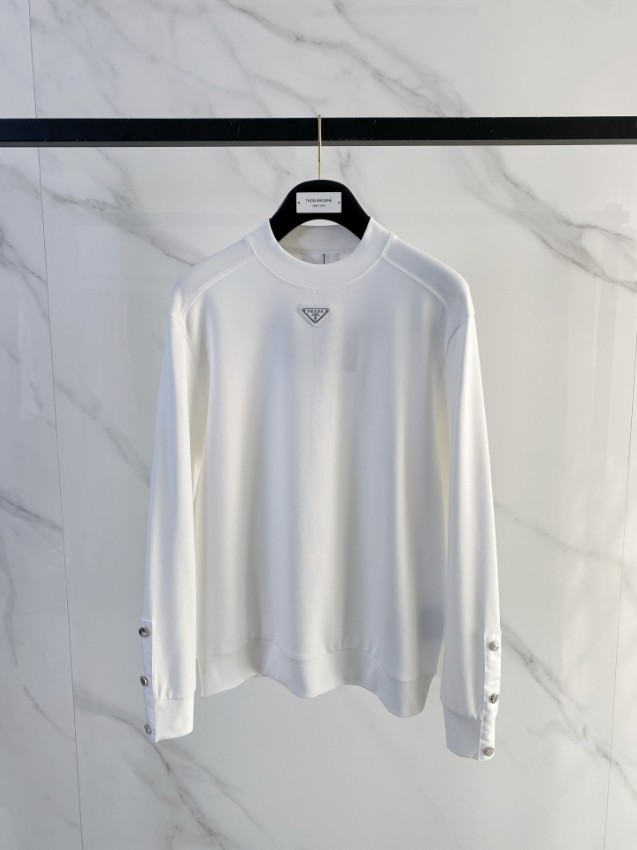 プラダ ブランド コピー 安全通販 ロゴプレート長袖トップス 2025新作 定番モデル 高再現度 高品質仕上げ 快適な着心地 通気性良好 男女兼用_1