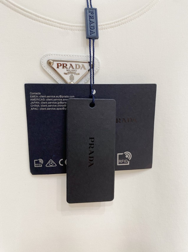 プラダ ブランド コピー 安全通販 ロゴプレート長袖トップス 2025新作 定番モデル 高再現度 高品質仕上げ 快適な着心地 通気性良好 男女兼用_6
