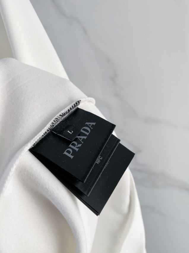 プラダ スーパーコピー 2025新作 定番クルーネックスウェット 高評価 口コミ多数 高再現度 職人技術再現 安心サイト 実店舗運営_8