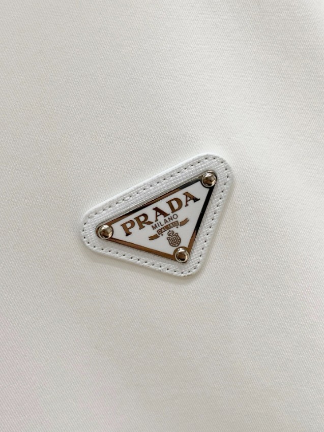 プラダ スーパーコピー 2025新作 定番クルーネックスウェット 高評価 口コミ多数 高再現度 職人技術再現 安心サイト 実店舗運営_7