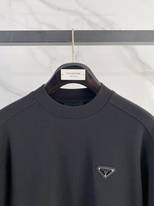 プラダ ブランド コピー 2025新作 ブラック 定番クルーネックスウェット 高品質 高再現度 口コミ多数 安心サイト 実店舗運営_3