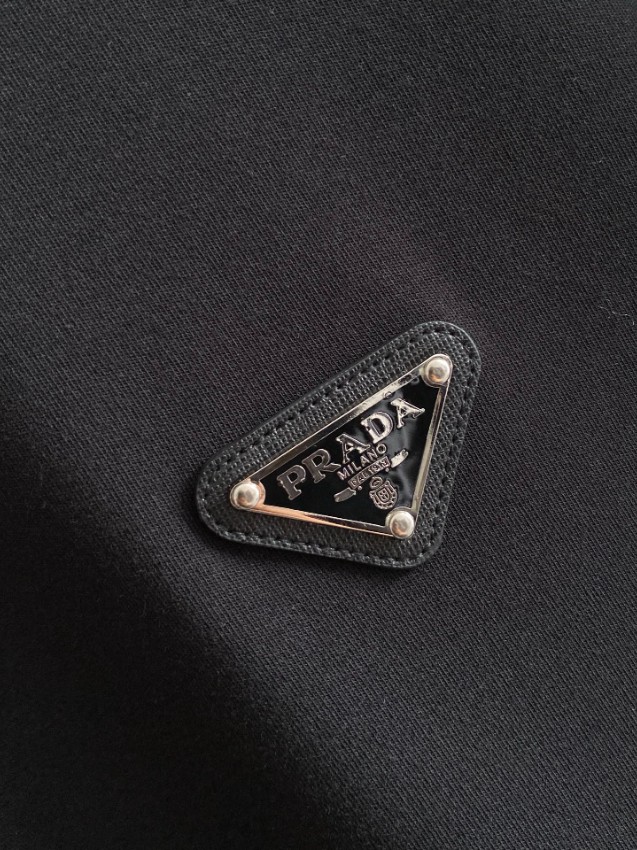 プラダ ブランド コピー 2025新作 ブラック 定番クルーネックスウェット 高品質 高再現度 口コミ多数 安心サイト 実店舗運営_7