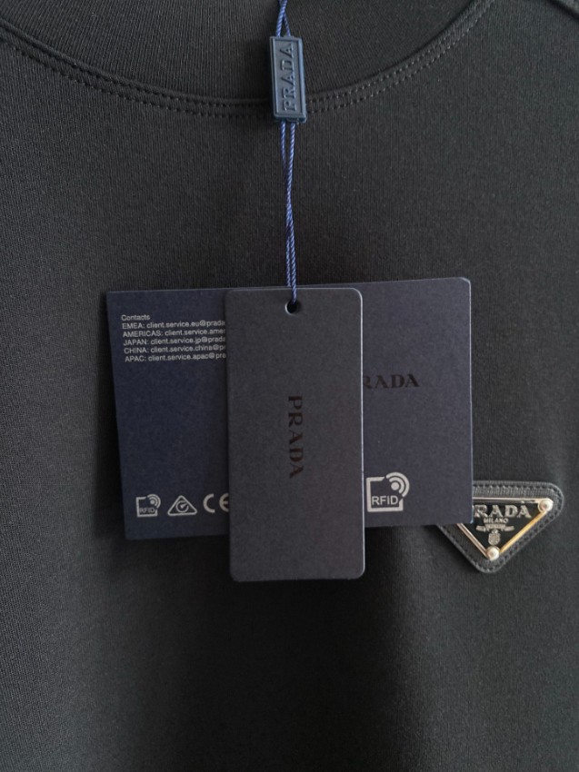 プラダ ブランド コピー 2025新作 ブラック 定番クルーネックスウェット 高品質 高再現度 口コミ多数 安心サイト 実店舗運営_6