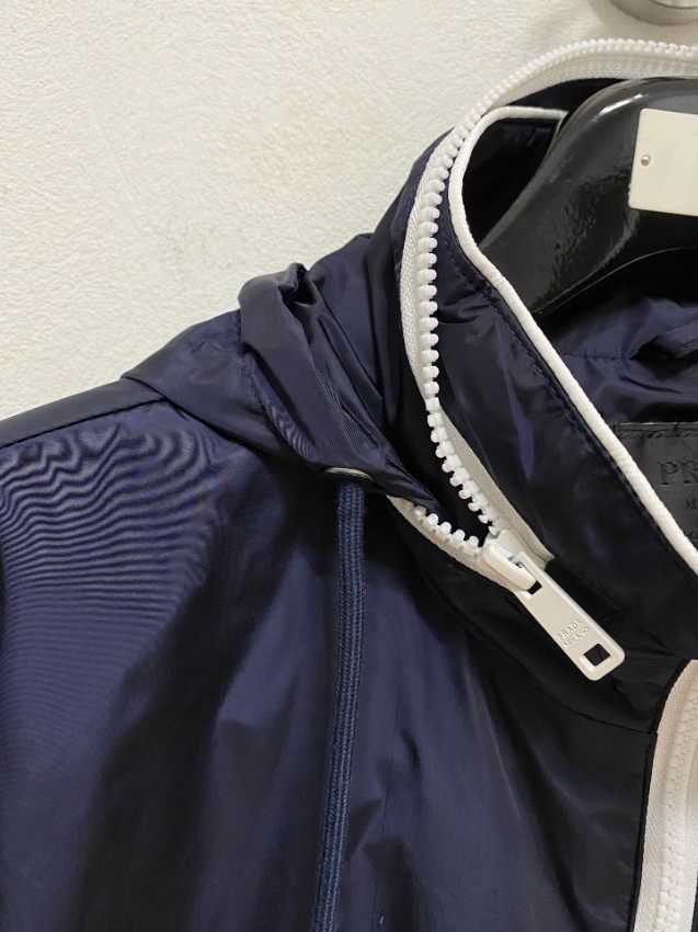 プラダ スーパーコピー 優良サイト 2025新作 ネイビー フード付きジップジャケット 高再現度 高評価 通気 快適な着心地 安心サイト_5