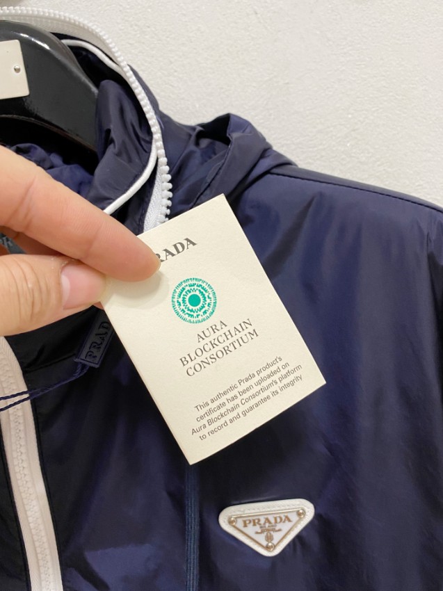プラダ スーパーコピー 優良サイト 2025新作 ネイビー フード付きジップジャケット 高再現度 高評価 通気 快適な着心地 安心サイト_8