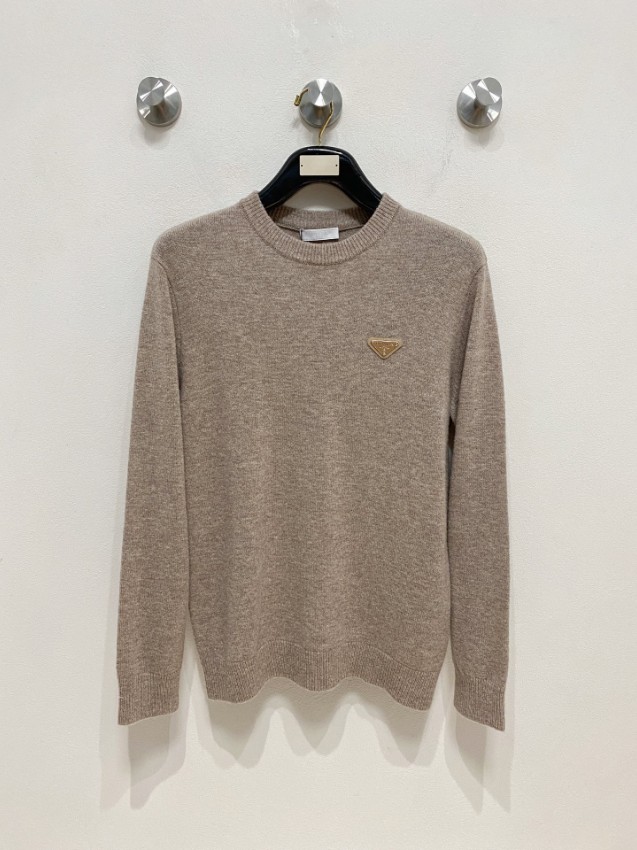 プラダ スーパーコピー 2025新作 上質ウールニット 高再現度で丁寧な縫製を再現した快適な着心地モデル_1