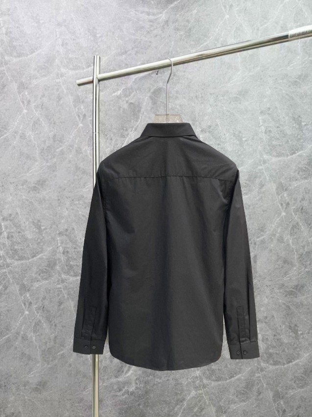 プラダ コピー ブラックシャツ 極上の装着感で快適な着心地 正確な刻印再現の人気モデル 安心サイト対応_2