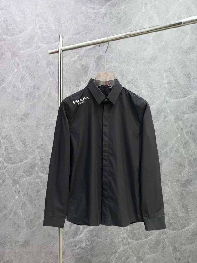 プラダ コピー ブラックシャツ 極上の装着感で快適な着心地 正確な刻印再現の人気モデル 安心サイト対応_1