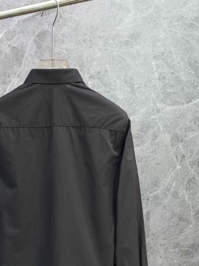 プラダ コピー ブラックシャツ 極上の装着感で快適な着心地 正確な刻印再現の人気モデル 安心サイト対応_6