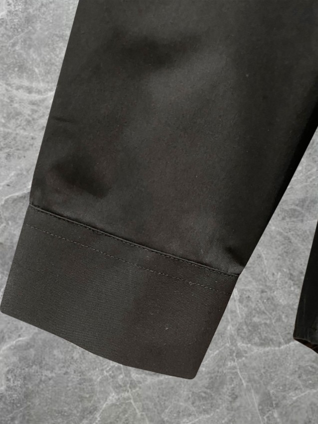 プラダ コピー ブラックシャツ 極上の装着感で快適な着心地 正確な刻印再現の人気モデル 安心サイト対応_7