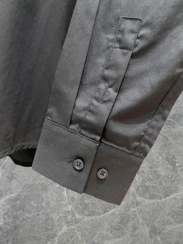 プラダ コピー ブラックシャツ 極上の装着感で快適な着心地 正確な刻印再現の人気モデル 安心サイト対応_8