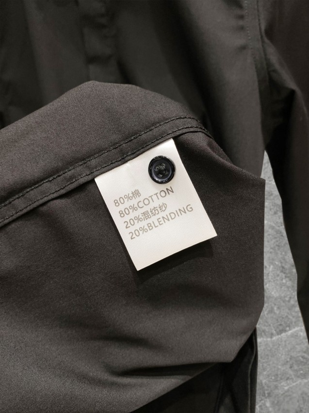 プラダ コピー ブラックシャツ 極上の装着感で快適な着心地 正確な刻印再現の人気モデル 安心サイト対応_10