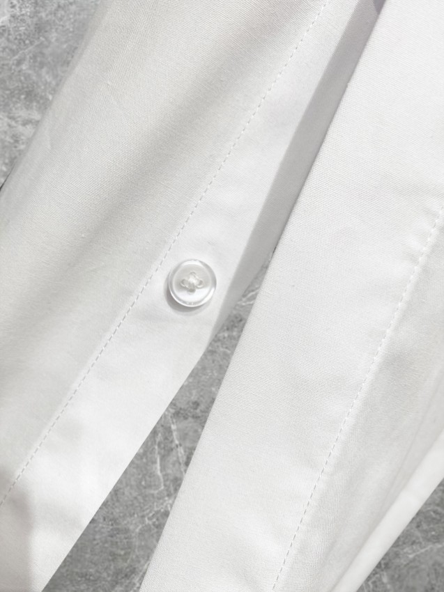 プラダ 激安屋口コミ ホワイトシャツ 品質管理徹底で快適な着心地 即納対応の精密ディテール再現モデル_6