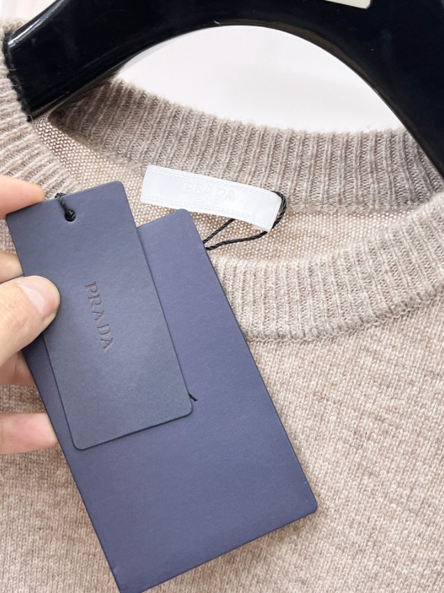 プラダ セーター 偽物 2025新作 高品質 上質感 丁寧な縫製 レビュー高リピ率 快適な着心地 人気モデル 安心サイト_4