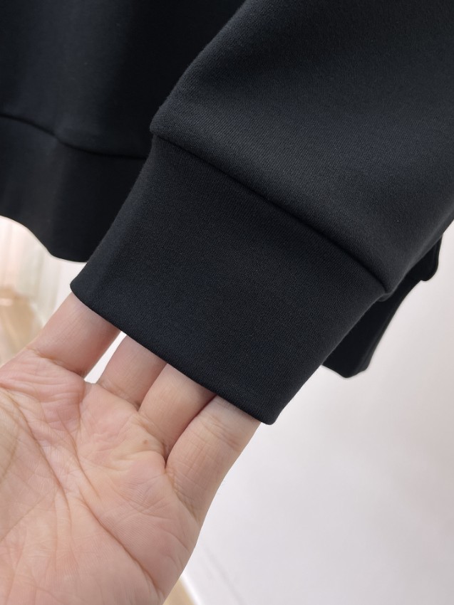 プラダ スウェット 激安屋口コミ 2025新作 高品質 上質感 丁寧な縫製 レビュー高リピ率 袖ロゴ 人気モデル 安心サイト_7