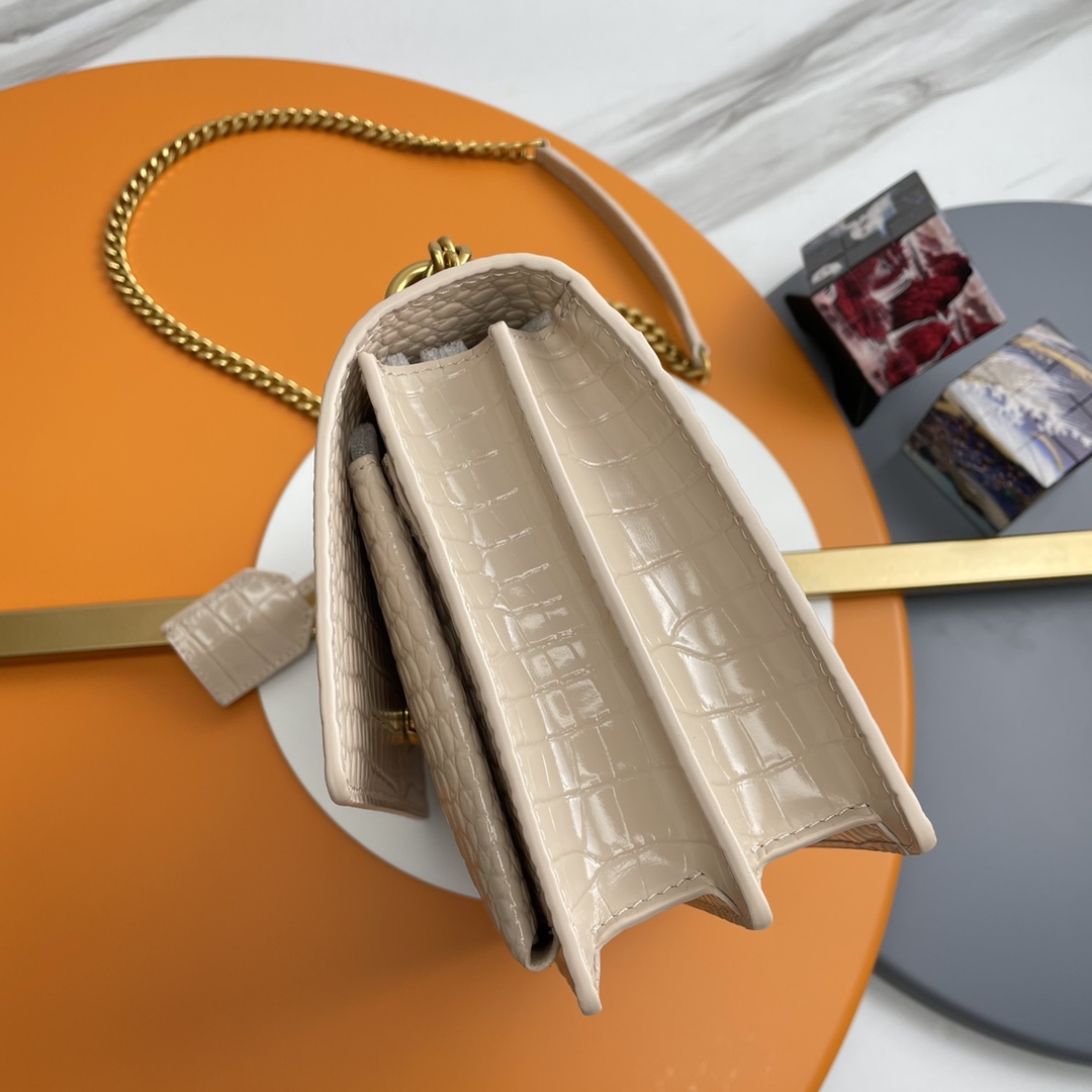 サンローラン チェーンバッグ コピー 2025新作 高品質 上質感 丁寧な縫製 高再現度 レビュー高リピ率 クリームベージュ クロコ型押し_1