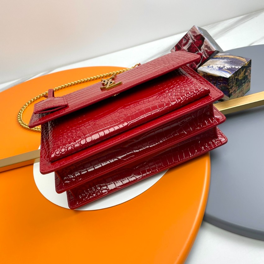 サンローラン チェーンバッグ スーパーコピー 優良サイト 2025新作 高品質 上質感 丁寧な縫製 高再現度 品質管理徹底 レッド クロコ型押し_1