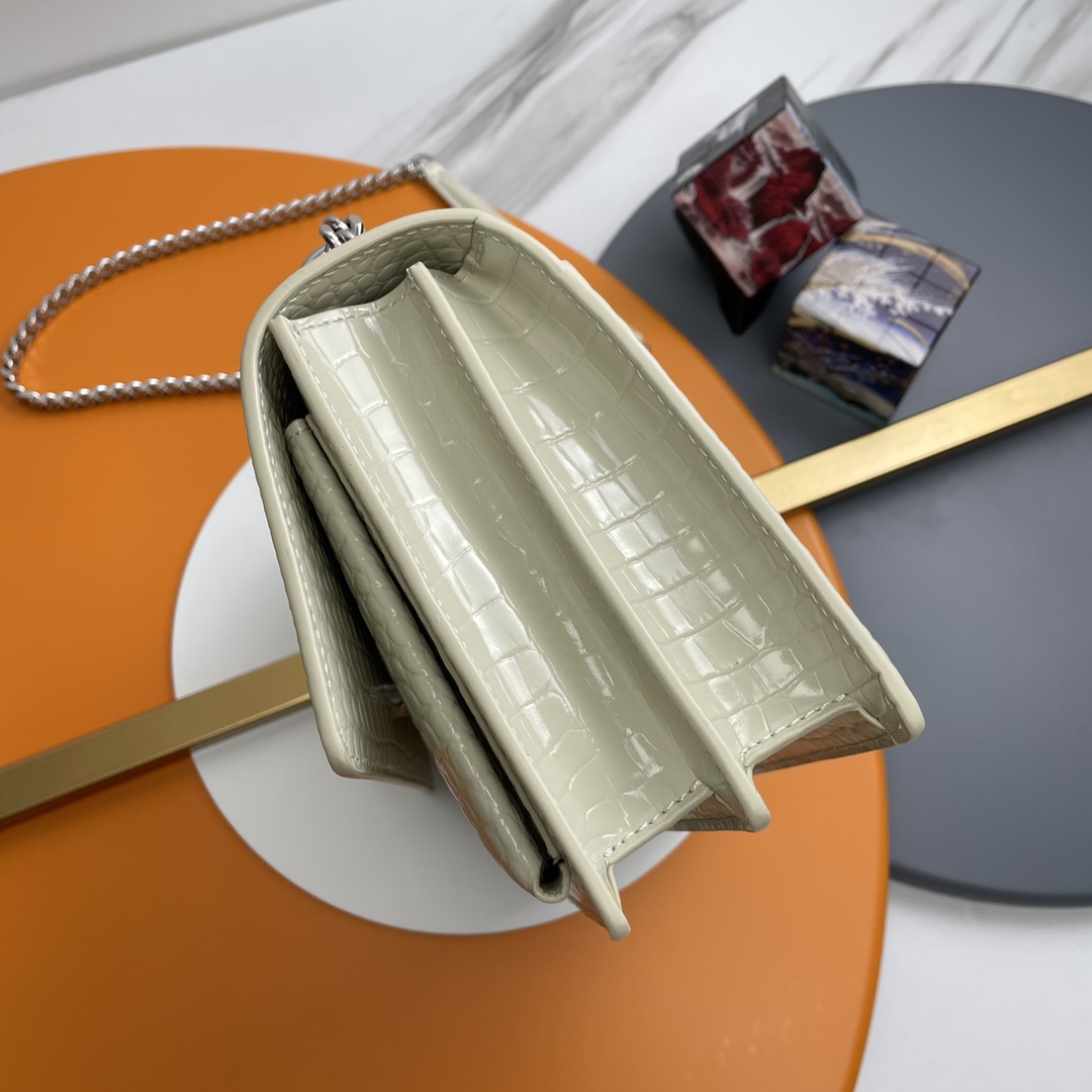 サンローラン チェーンバッグ ブランド コピー 安全通販 2025新作 高品質 上質感 丁寧な縫製 高再現度 長年の実績 アイボリー クロコ型押し_1