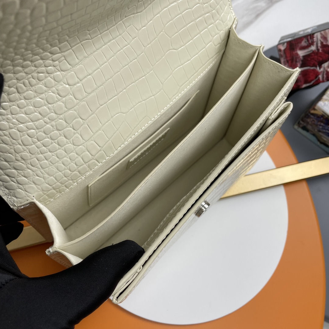 サンローラン チェーンバッグ ブランド コピー 安全通販 2025新作 高品質 上質感 丁寧な縫製 高再現度 長年の実績 アイボリー クロコ型押し_6