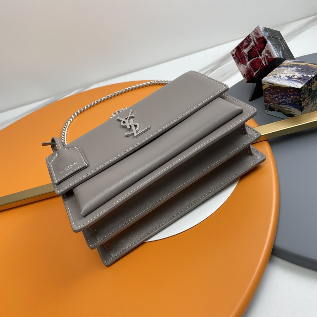 サンローラン ブランド コピー 2025新作 グレーチェーンバッグ 精密ディテールと高級感仕上げ 選ばれる理由あり 発送保証 追跡可能 安心サイト_2