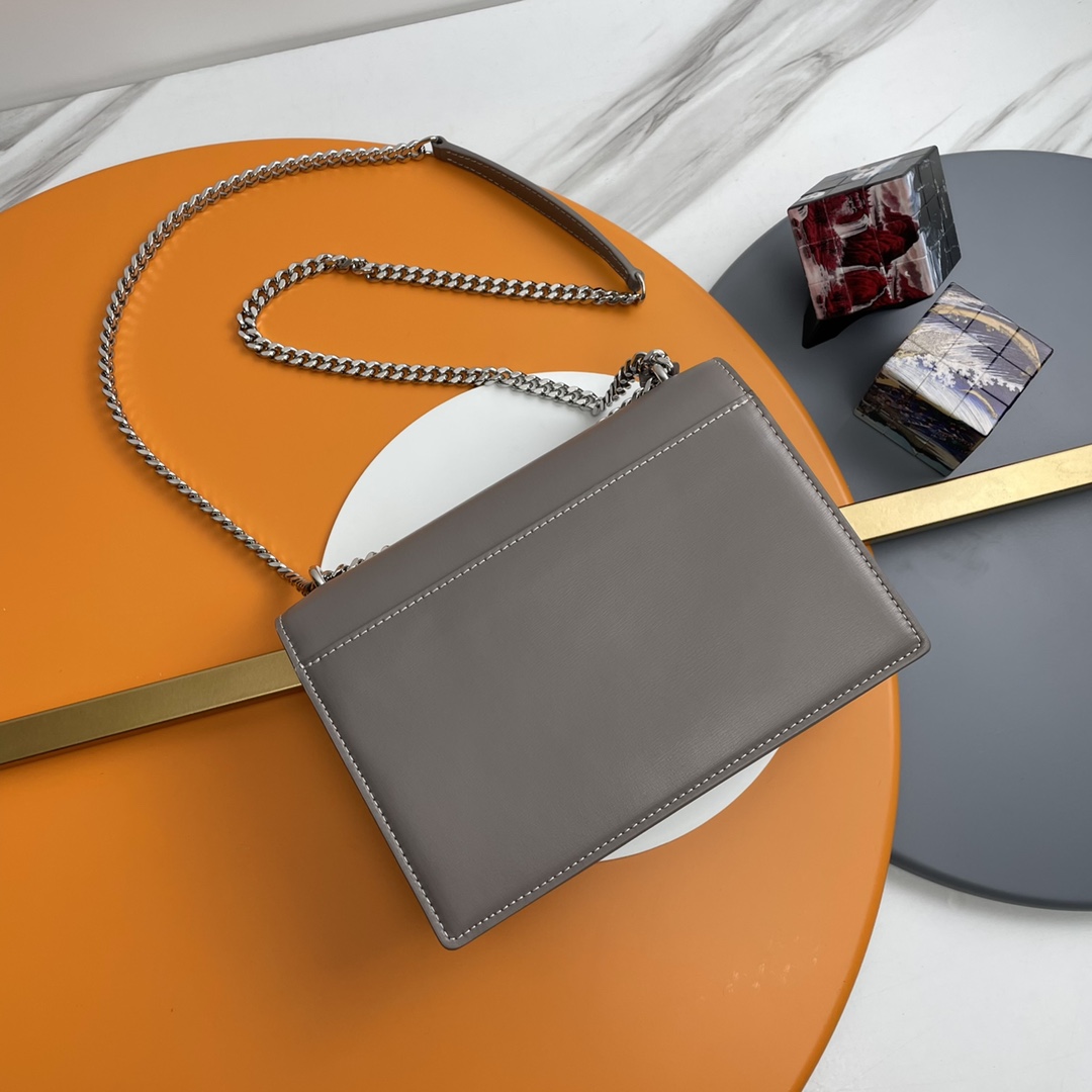 サンローラン ブランド コピー 2025新作 グレーチェーンバッグ 精密ディテールと高級感仕上げ 選ばれる理由あり 発送保証 追跡可能 安心サイト_4