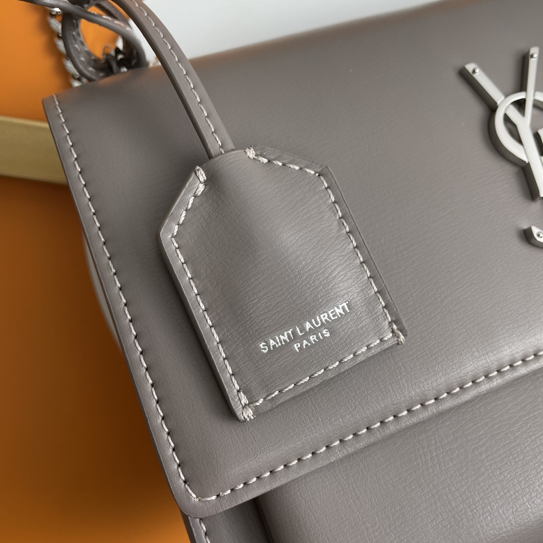 サンローラン ブランド コピー 2025新作 グレーチェーンバッグ 精密ディテールと高級感仕上げ 選ばれる理由あり 発送保証 追跡可能 安心サイト_7