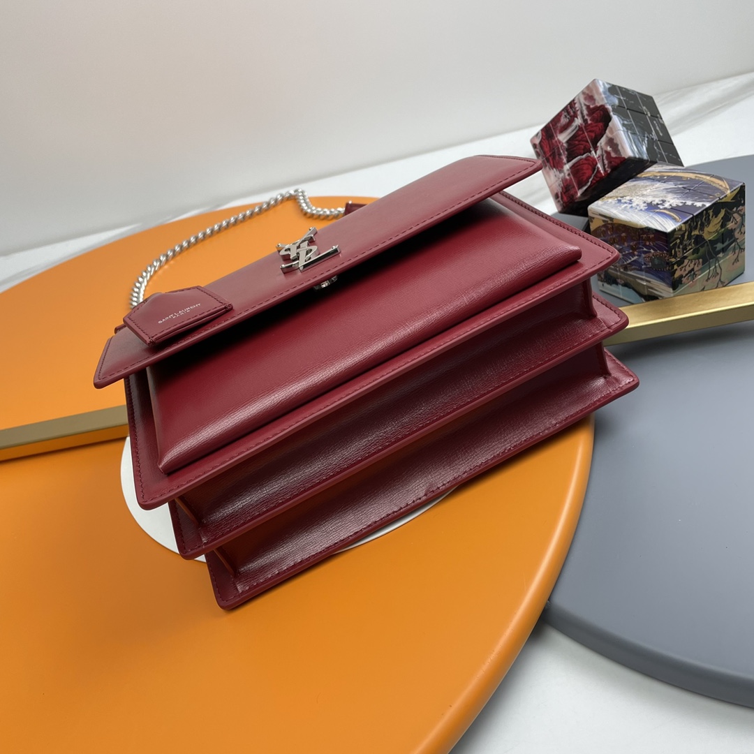 サンローラン 偽物 2025新作 ボルドーチェーンバッグ 圧倒的な再現度と精密ディテール 丁寧な縫製の高級感仕上げ 発送保証 追跡可能 選ばれる理由あり_2