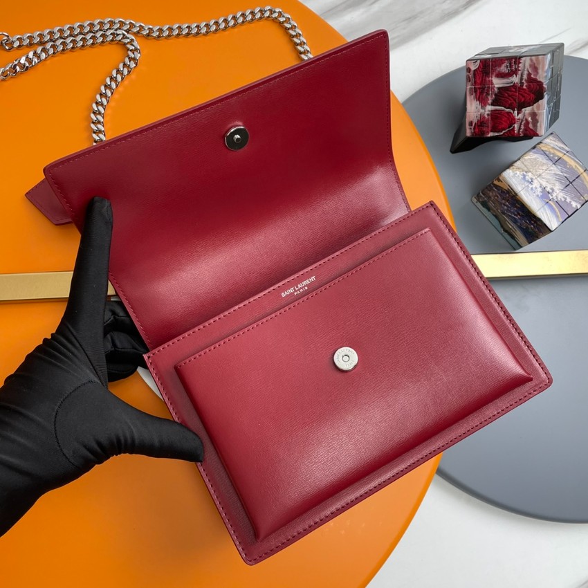 サンローラン 偽物 2025新作 ボルドーチェーンバッグ 圧倒的な再現度と精密ディテール 丁寧な縫製の高級感仕上げ 発送保証 追跡可能 選ばれる理由あり_5
