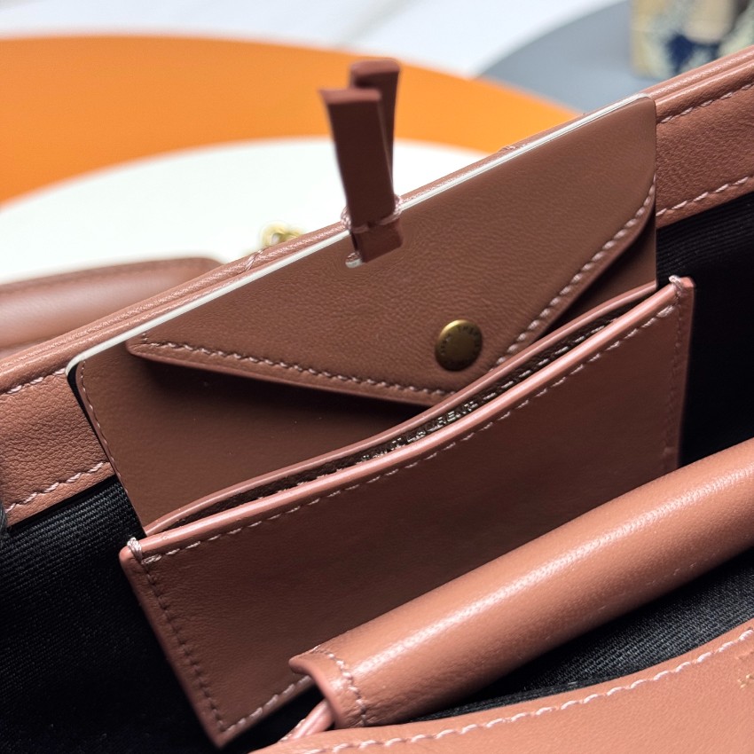 サンローラン 優良サイト 2025新作 ローズブラウンキルトレザーバッグ 高再現度と精密ディテール 高級レベル仕様の完成度 発送保証 追跡可能 安心サイト_8