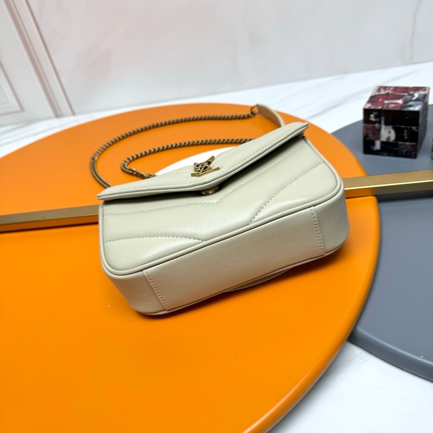 サンローラン ブランド コピー 2025新作 アイボリーキルトレザーバッグ 高再現度の精密ディテール 高級レベル仕様 発送保証 追跡可能 上質感ある仕上げ_1