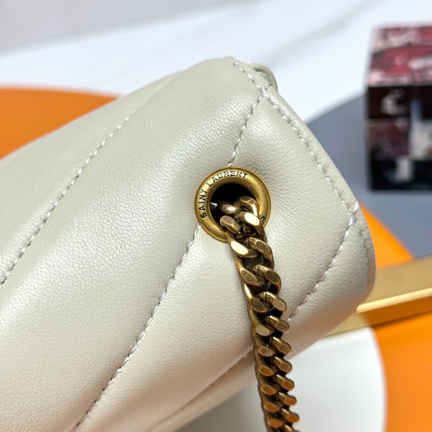 サンローラン ブランド コピー 2025新作 アイボリーキルトレザーバッグ 高再現度の精密ディテール 高級レベル仕様 発送保証 追跡可能 上質感ある仕上げ_9