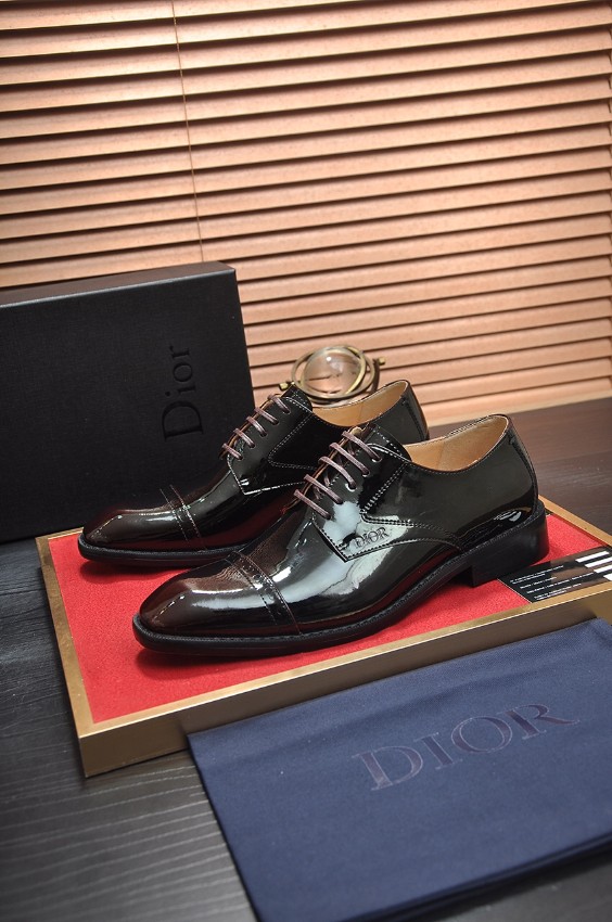 ディオール ブランド コピー 2026新作 定番ブラック牛津シューズ 高再現度 本革使用 丁寧な縫製 高級感仕上げ 安心サイト 追跡可能 発送保証_1