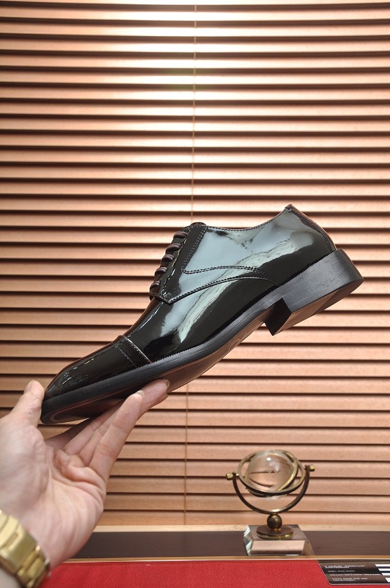 ディオール ブランド コピー 2026新作 定番ブラック牛津シューズ 高再現度 本革使用 丁寧な縫製 高級感仕上げ 安心サイト 追跡可能 発送保証_4